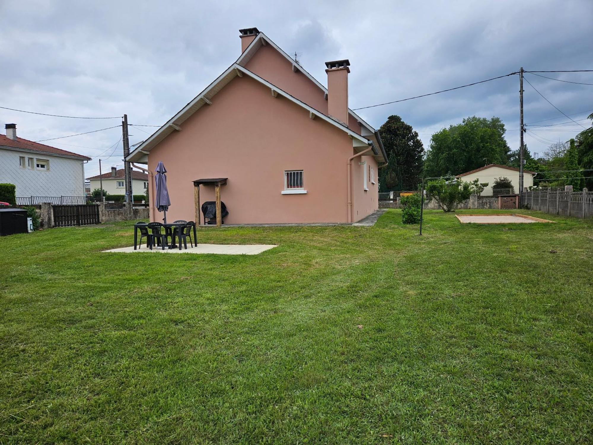 Gite La Maison Rose Lannemezan Eksteriør bilde